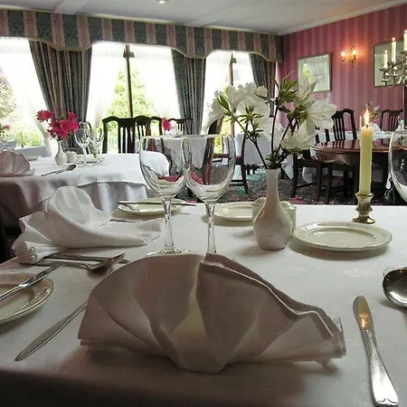 Ross House Hotell 4*