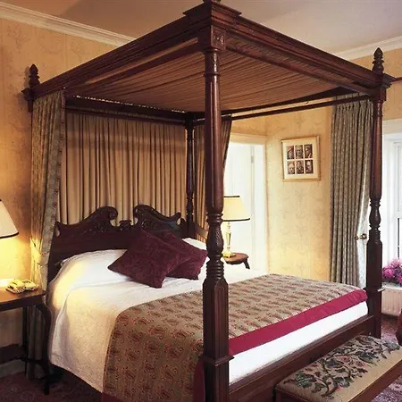Hotell Ross House 4*