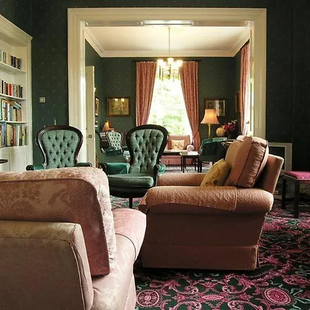 Ross House Hotell 4*