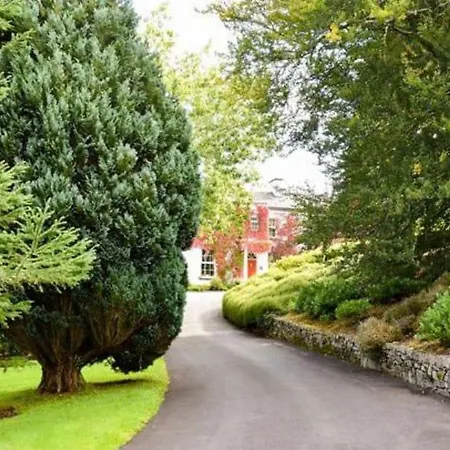 Ross House Hotell 4*