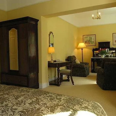 Ross House Hotell 4*