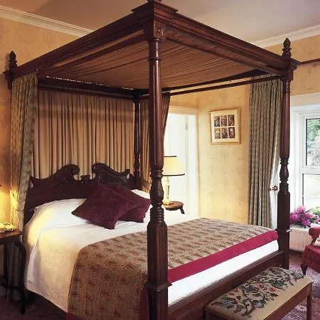 Ross House Hotell 4*
