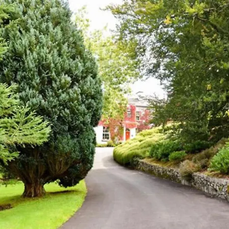 Ross House Hotell 4*